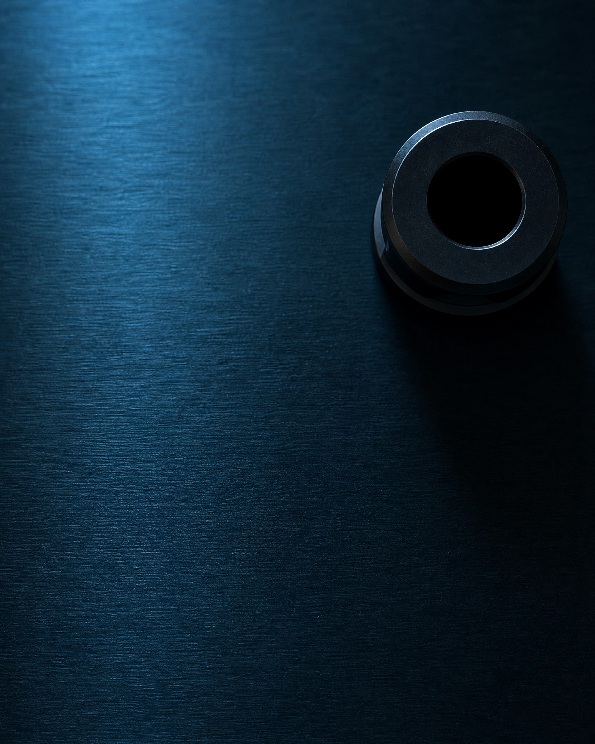 The Syn-R1 electrode seen from above on a deep blue surface